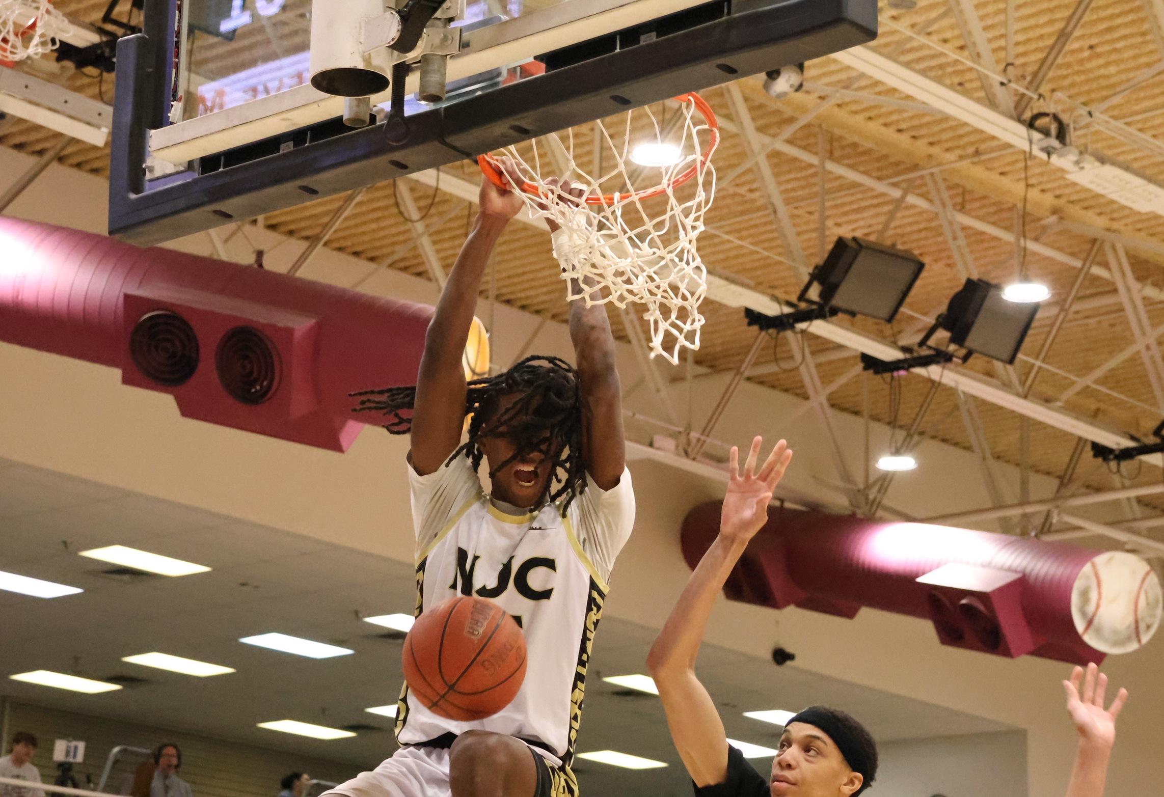 Northeastern Men's Basketball Takes Down Lamar On A Buzzer Beating Tip-In From Ethan Carter