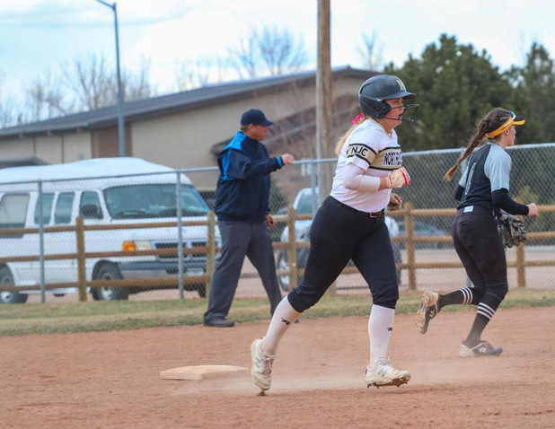 Plainswomen Blow Past Rattlers